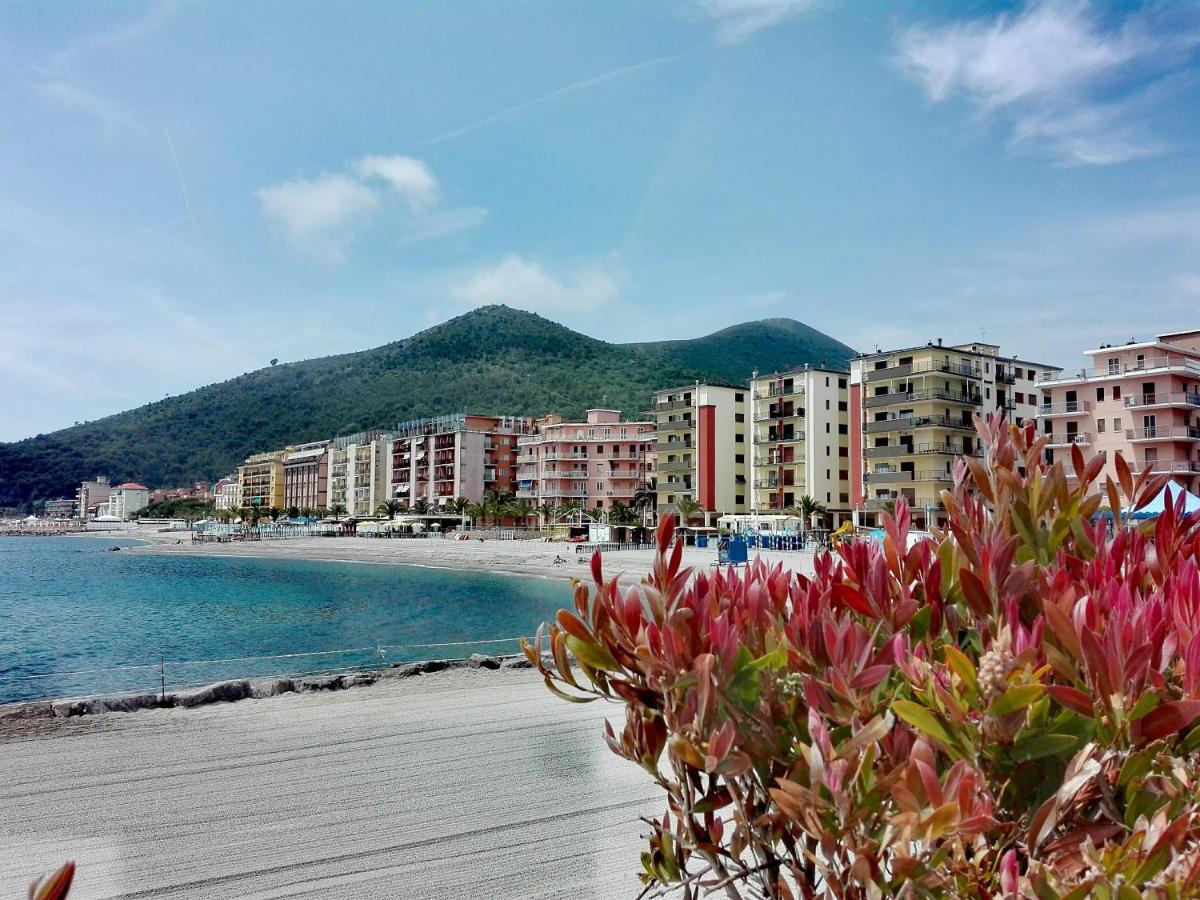 Appartamento San Martino Toirano Exteriör bild